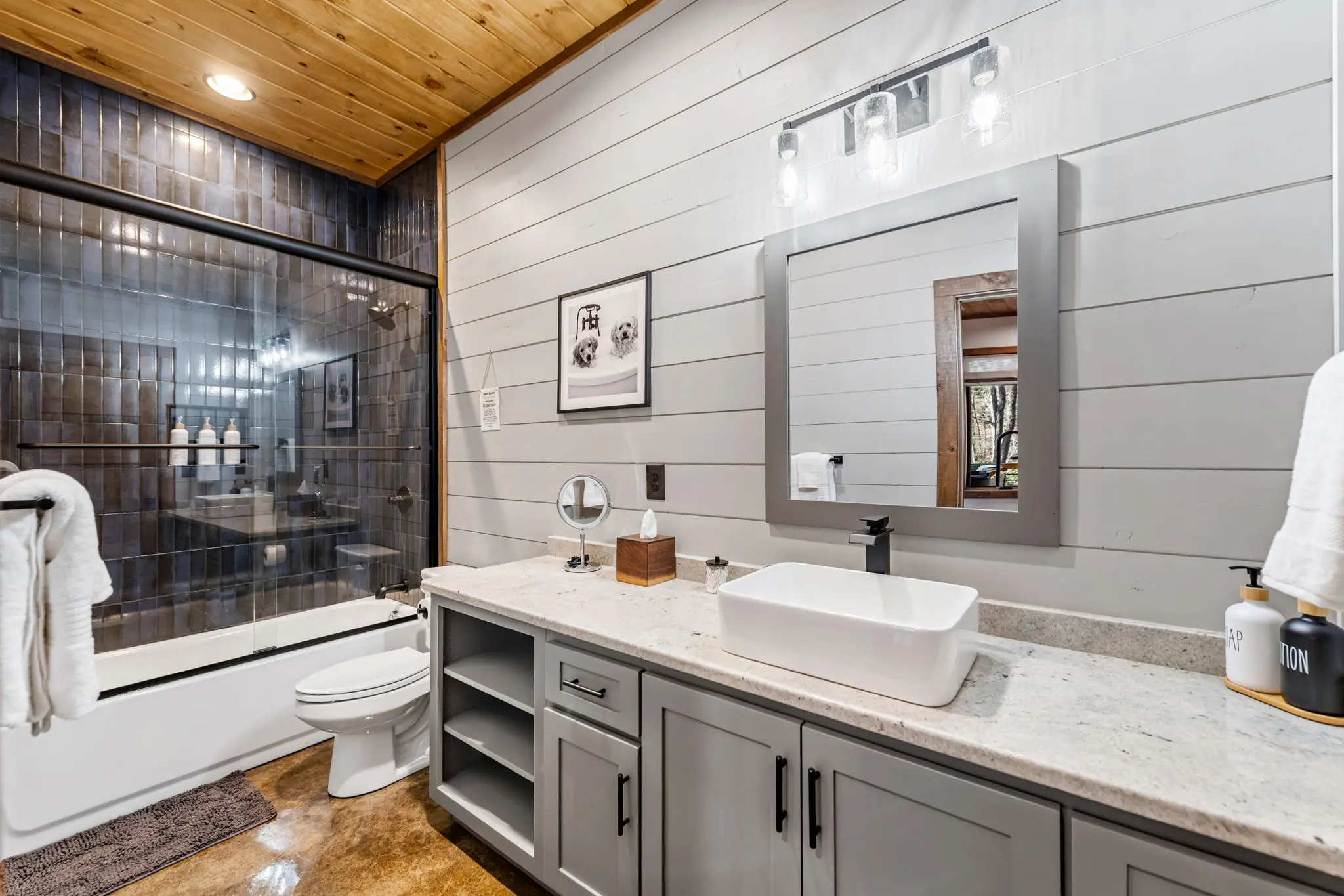Secondary bedroom ensuite bathroom.